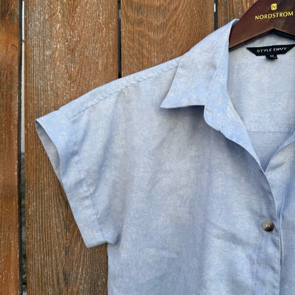 Style Envy Sky Blue Short Sleeve Button Down Shirt Blouse Size Medium - Picture 3 of 9